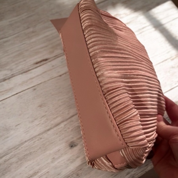 Ulta Elegant Pink Pleated Makeup Pouch - Picture 5 of 6